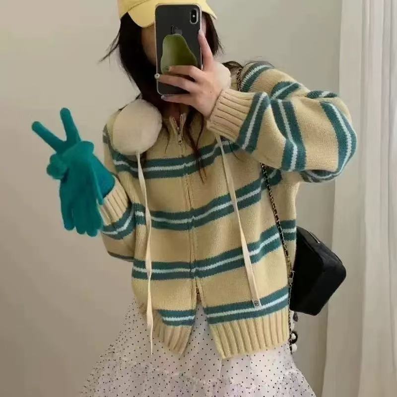 Lazy striped knitted cardigan