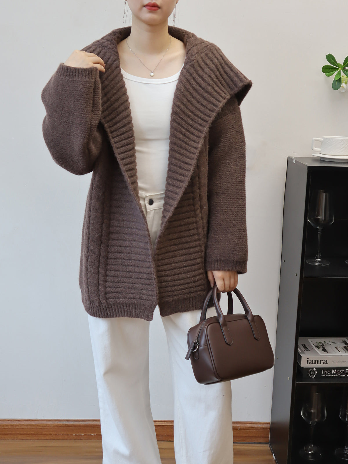 Big collar long sleeved sweater