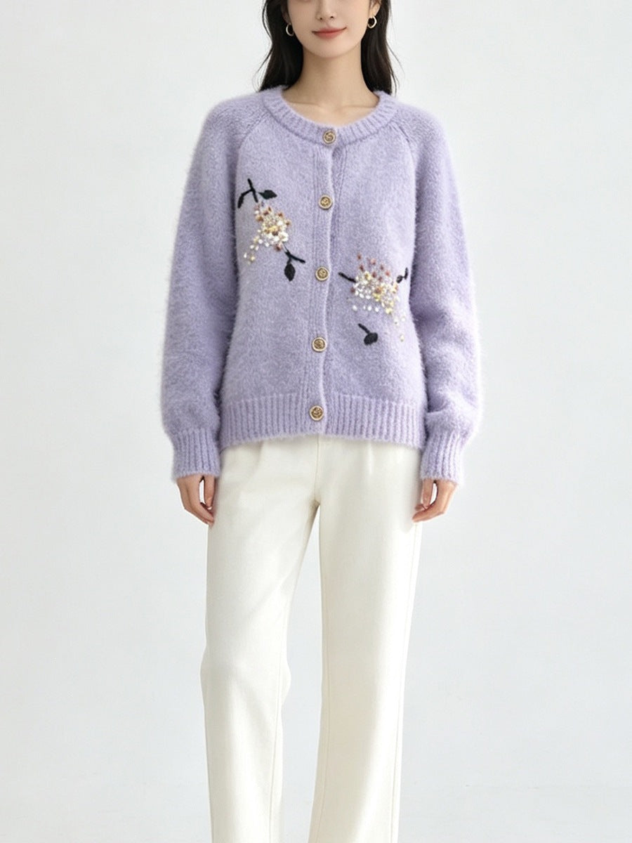 Round neck single breasted embroidered sweater