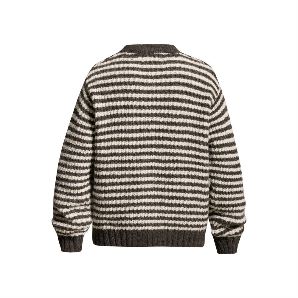 Contrast striped round neck knitted sweater
