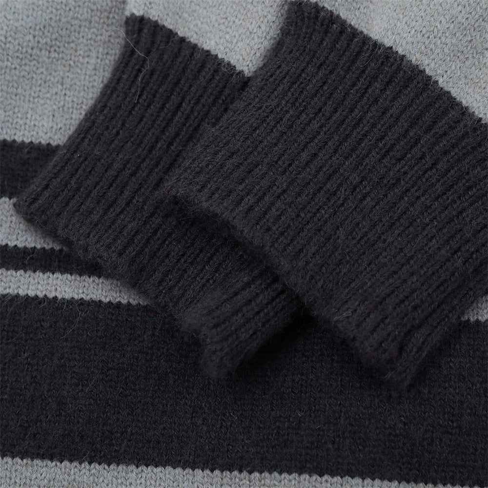 Loose round neck sweater with contrasting stripes