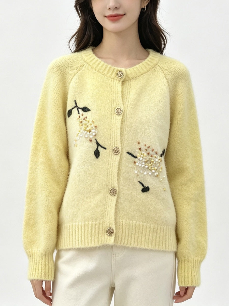 Round neck single breasted embroidered sweater