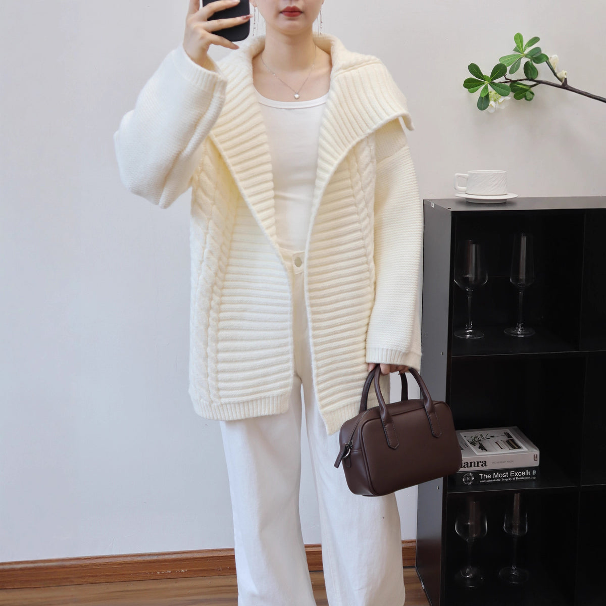 Big collar long sleeved sweater
