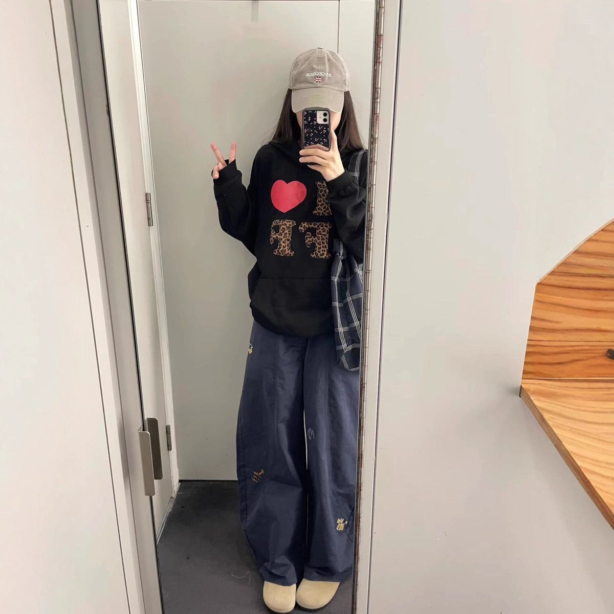 Hoodie with Leopard Print, Heart and Letter Pattern, Loose Fit, Pullover, Casual, Lazy Style