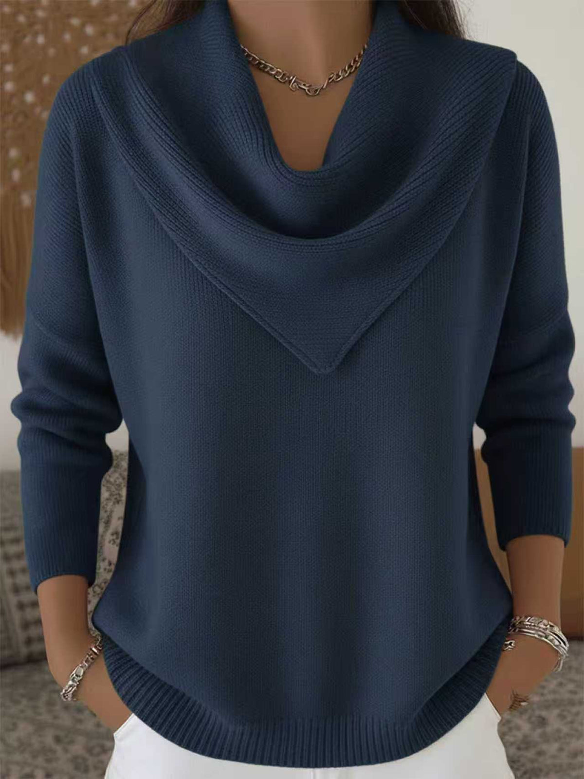 Solid color long sleeved sweater for autumn and winter