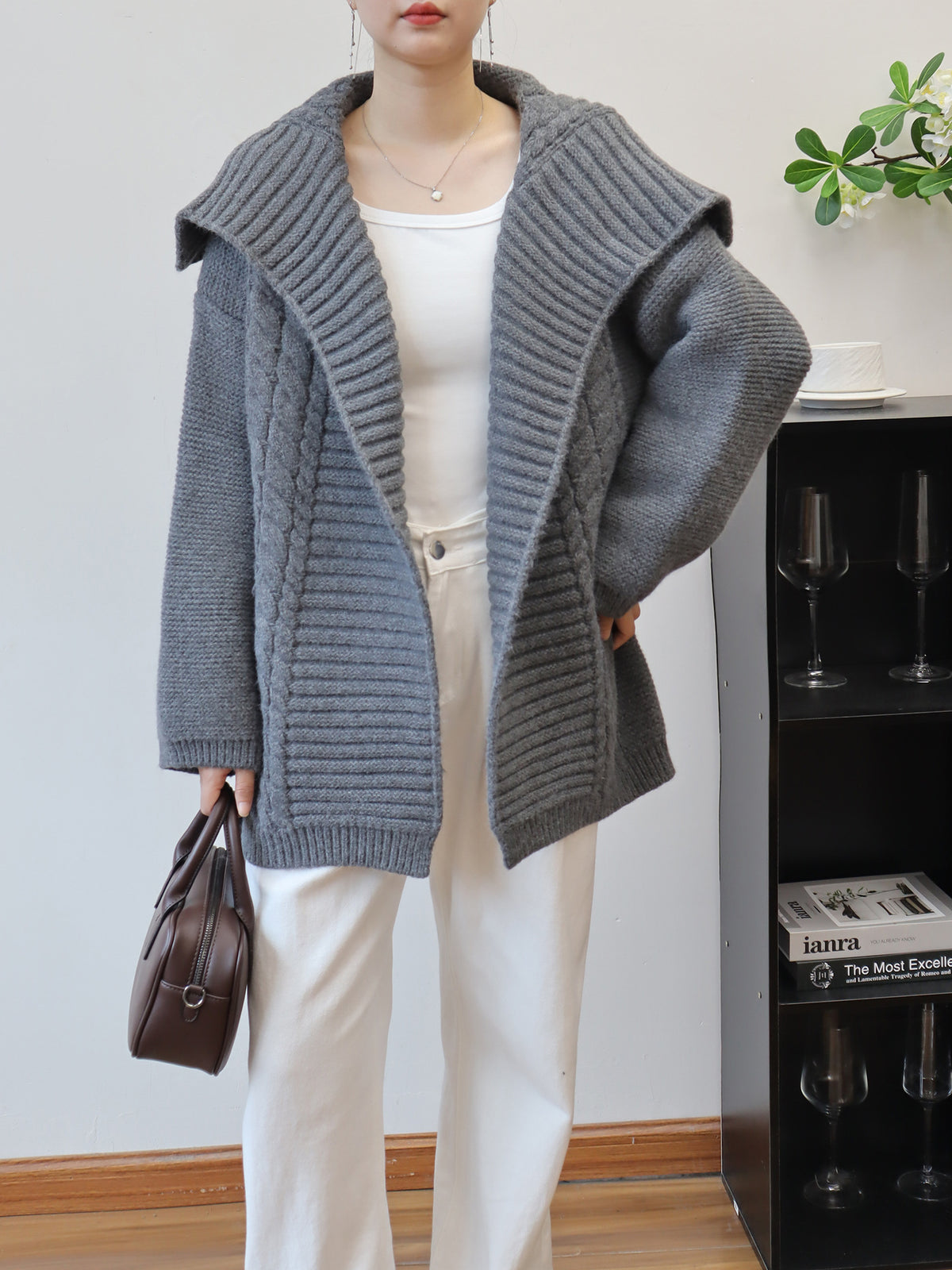 Big collar long sleeved sweater