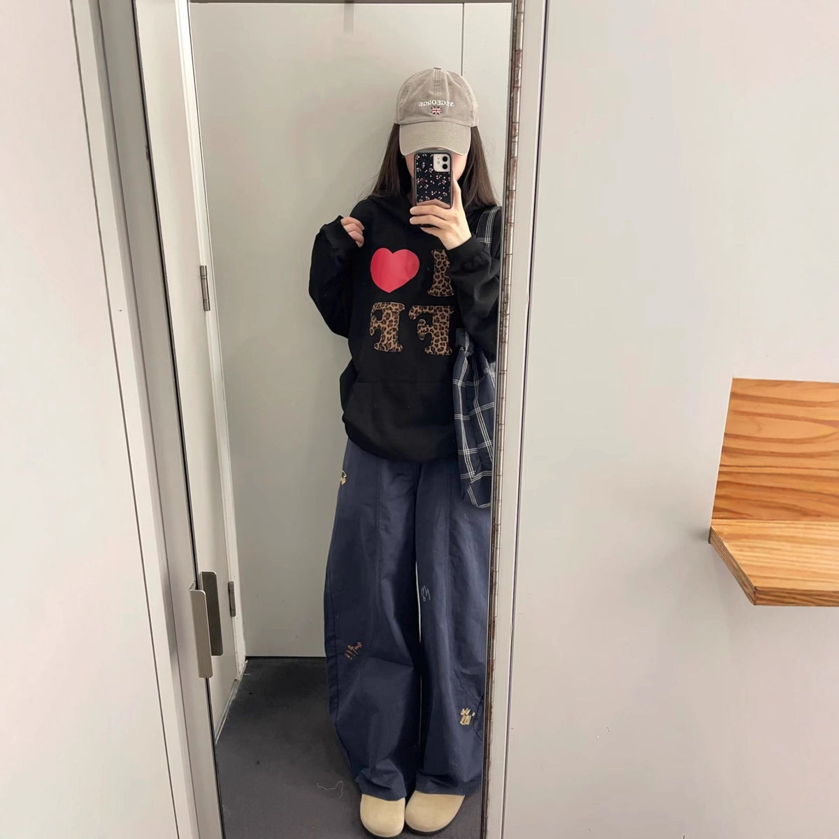 Hoodie with Leopard Print, Heart and Letter Pattern, Loose Fit, Pullover, Casual, Lazy Style