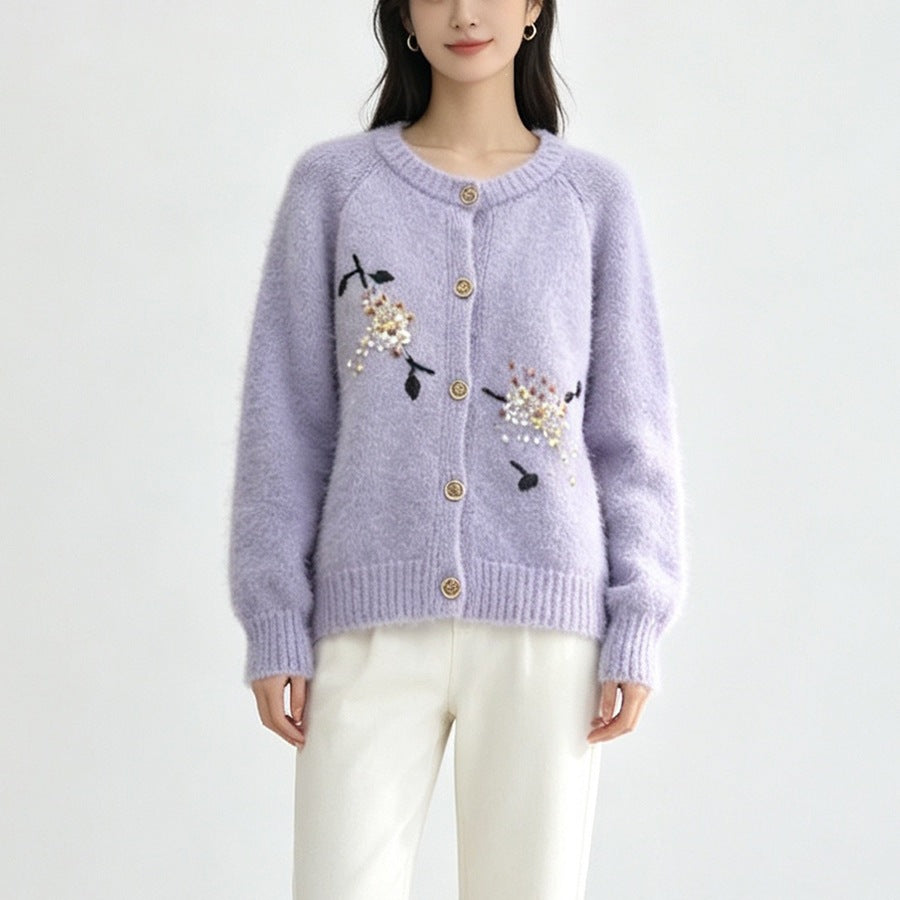 Round neck single breasted embroidered sweater