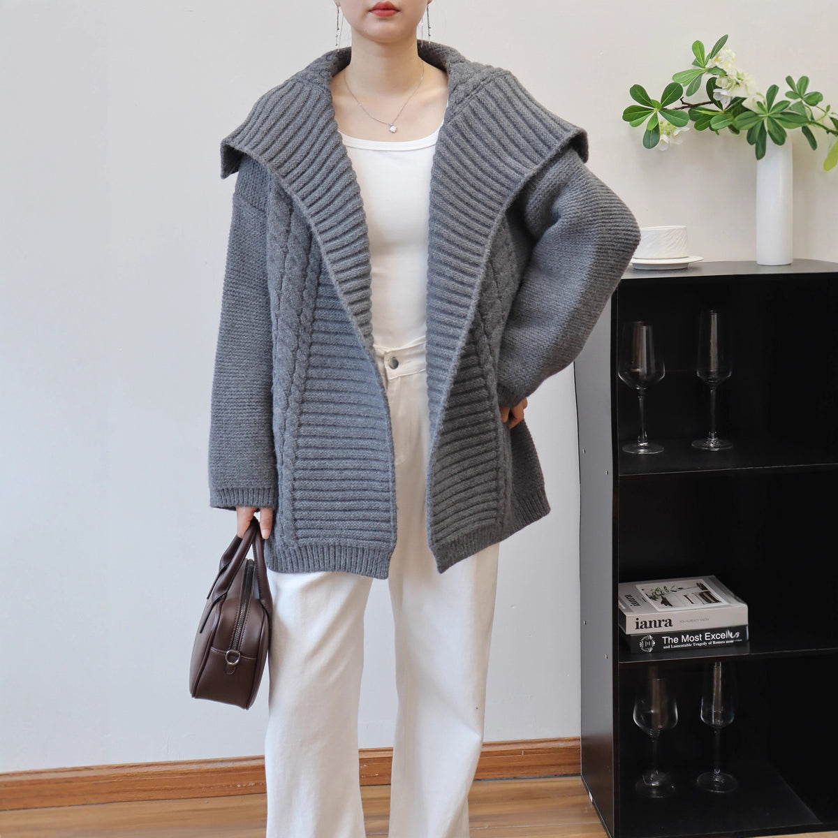 Big collar long sleeved sweater