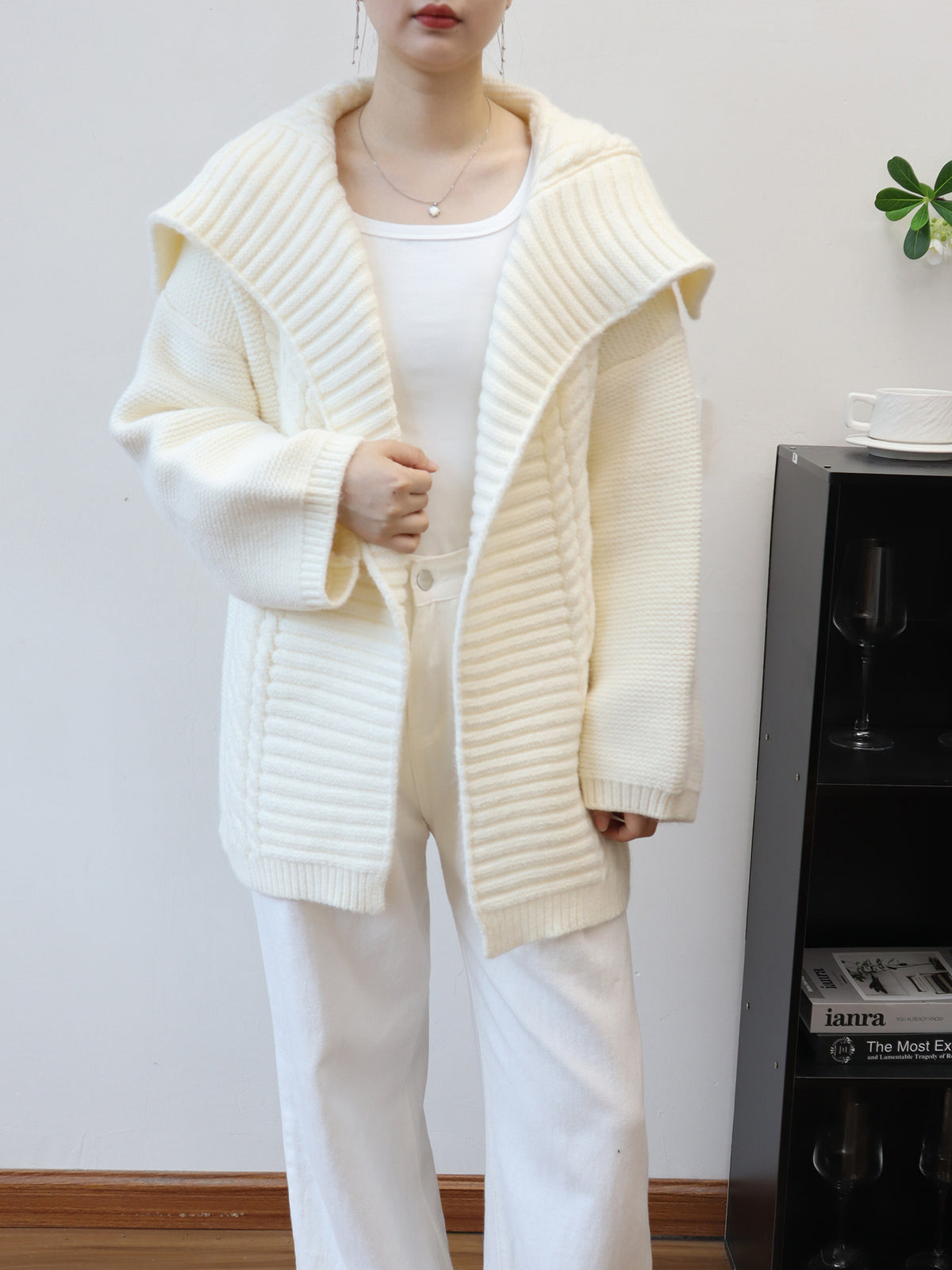 Big collar long sleeved sweater