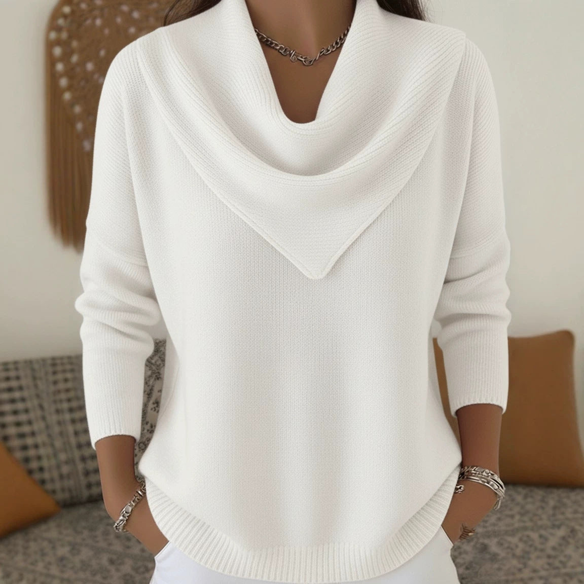 Solid color long sleeved sweater for autumn and winter