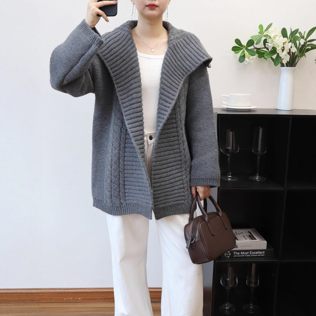 Big collar long sleeved sweater