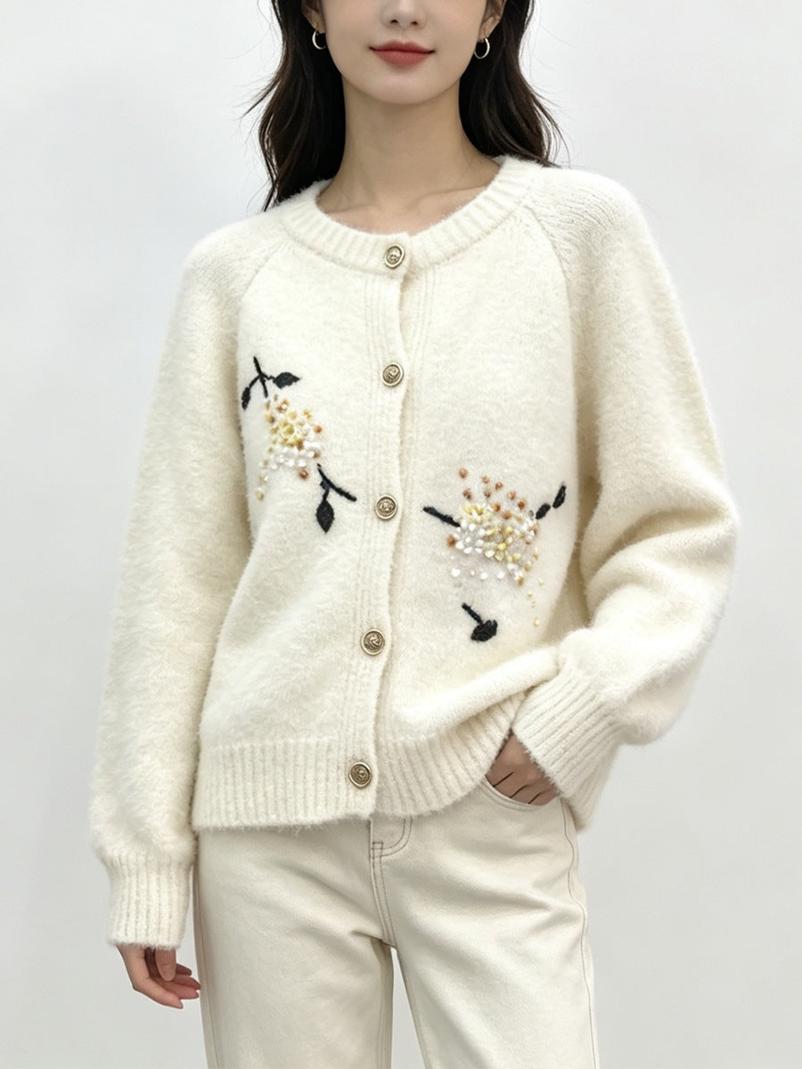 Round neck single breasted embroidered sweater
